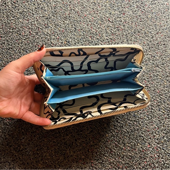 Black & White Cream Swirl Circle Blob Pattern Design Clutch Wallet Accessory - Picture 8 of 16